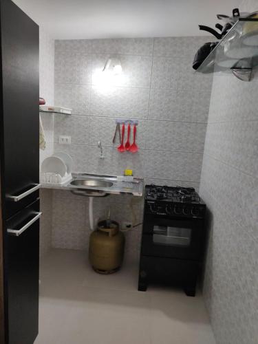 Cocina, KITNET EM OLINDA CASA CAIADA A 50 MT DA PRAIA in Jardim Atlantico