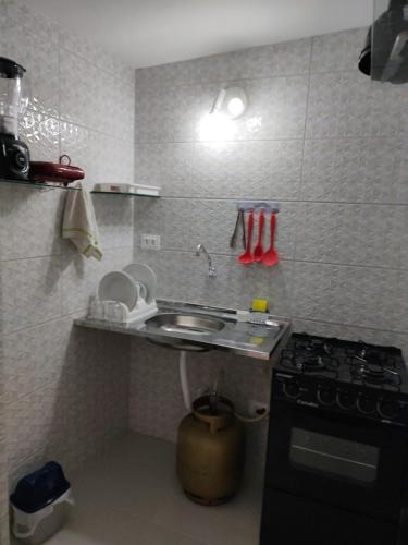 Cocina, KITNET EM OLINDA CASA CAIADA A 50 MT DA PRAIA in Jardim Atlantico