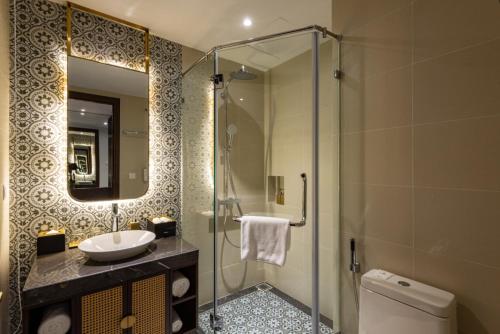 room detail thumbnail 2