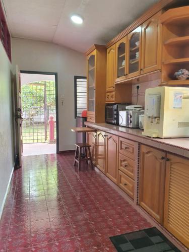 Kitchen, D'Salbiah Homestay in Pantai Teluk Mak Nik