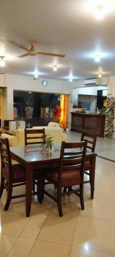 a dining room table and chairs in a room, Hotel Celebes in Manado