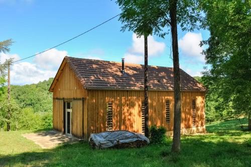 Ancienne séchoir à Tabac idéalement placé à Limeuil pour 4 dans la nature