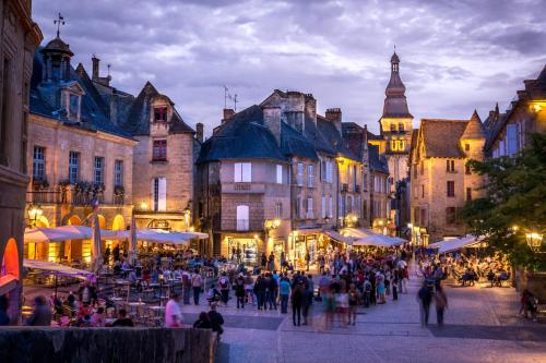 Ancienne séchoir à Tabac idéalement placé à Limeuil pour 4 dans la nature