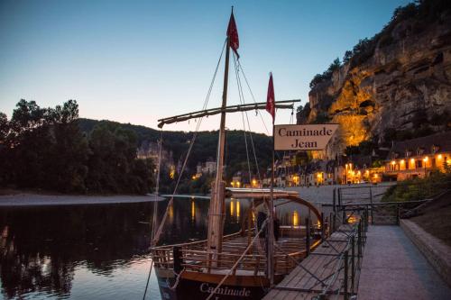 Ancienne séchoir à Tabac idéalement placé à Limeuil pour 4 dans la nature