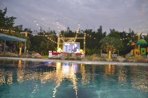 Swimming pool, Villa Hoa va Đa in Thien Ton Town