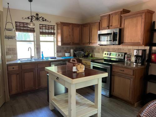 Cozinha, Beautiful lakefront house in private woods in Quinlan