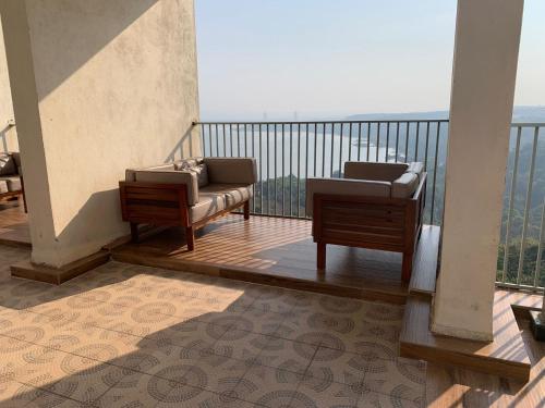 Nirvana Paraiso -2BHK with lovely sunrise Seaview. photo 4