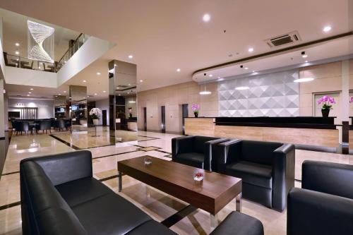 gedeelde lounge/tv-ruimte, ASTON Imperial Bekasi Hotel & Conference Center in Bekasi