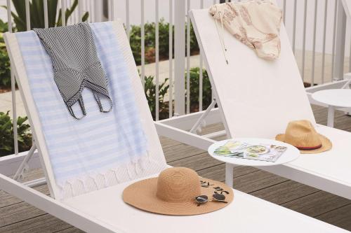 Swimming pool, Adina Apartment Hotel Sydney Chippendale in Central