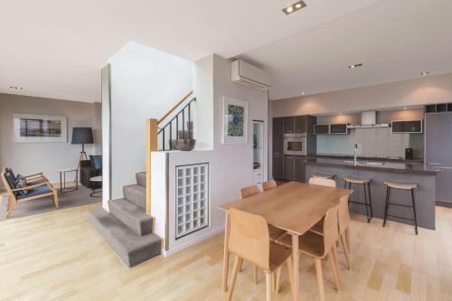 3 bedrooms, 4 beds