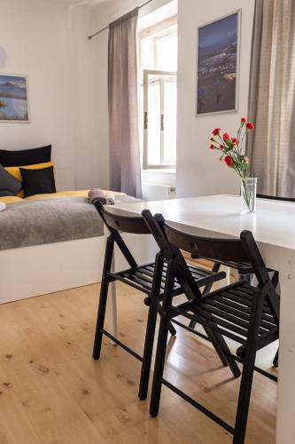 1 king bed, 1 sofa bed
