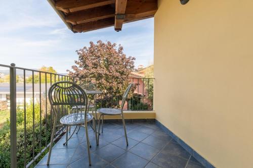 One-Bedroom Apartment with Balcony