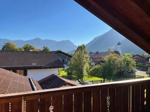 Dachgeschosswohnung mit traumhaftem Zugspitzblick bei Garmisch in Farchant, Deutschland