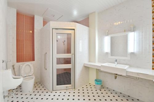 97 Merryland Apartments & Hotel - 화장실