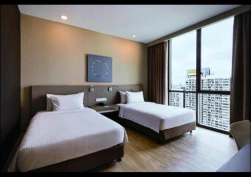 Q Hotel Damansara Perdana near 1 Utama Shopping Centre