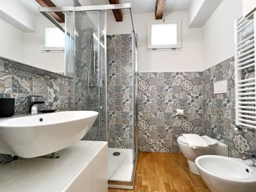 One-Bedroom Apartment image 10