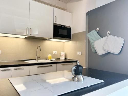 One-Bedroom Apartment image 5