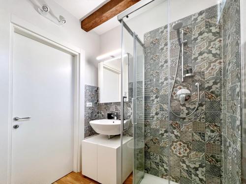 One-Bedroom Apartment image 1