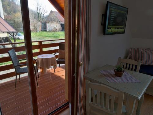Erkély/terasz, U Namornika-Restaurant a penzion in Hukvaldy