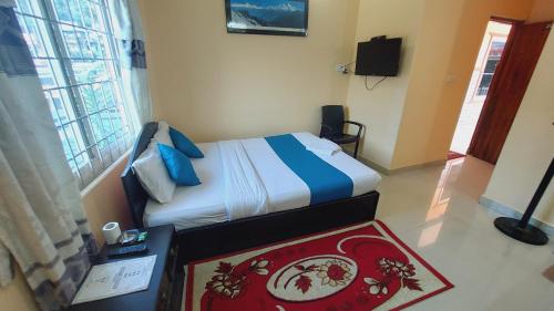 King Room with Lake View image 3