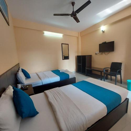 Double Room with Balcony (2 Adults + 1 Child) image 6