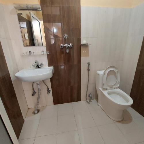 Double Room with Balcony (2 Adults + 1 Child) image 5