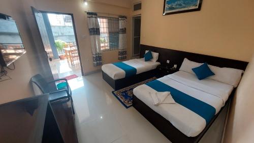 Double Room with Balcony (2 Adults + 1 Child) image 4