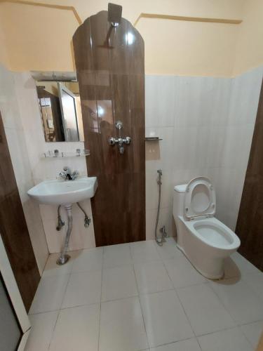 Double Room with Balcony (2 Adults + 1 Child) image 2