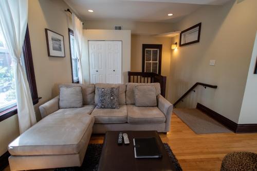 Roscoe Village Guesthouse in Chicago, USA