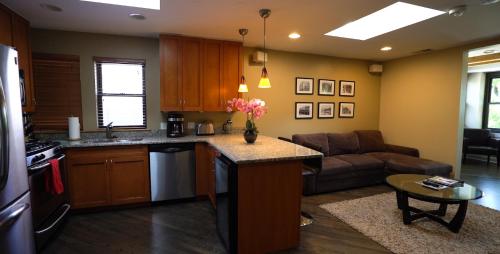 Roscoe Village Guesthouse in Chicago, USA