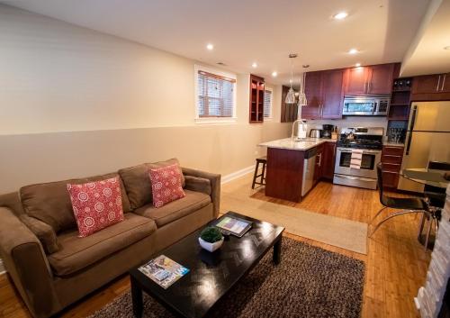 Roscoe Village Guesthouse in Chicago, USA