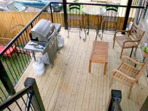 Roscoe Village Guesthouse - image 12