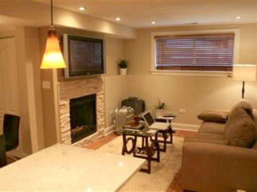 Roscoe Village Guesthouse - image 14