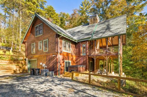 Mountaintown Creekside Cabin Getaway – khách sạn tại Ellijay (GA)