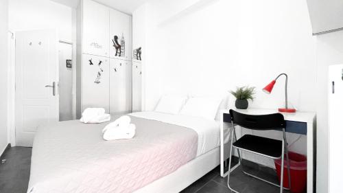 Comfy 2 Bedroom Apartment with Balcony in Athens