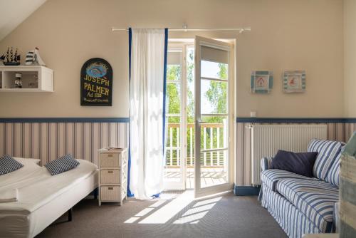 Dwor Zlotopolska Dolina Mansion House in Trebki Nowe