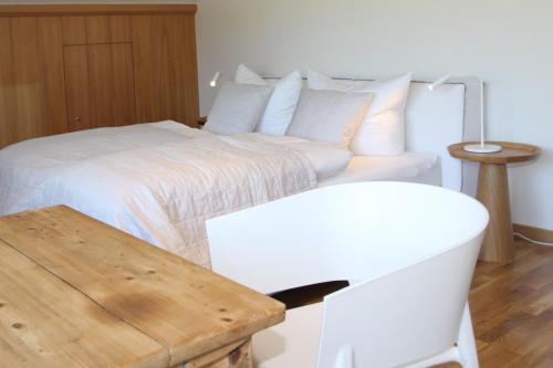 Three-Bedroom Apartment image 8