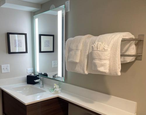 Queen Room with Two Queen Beds and Mobility Accessible Tub