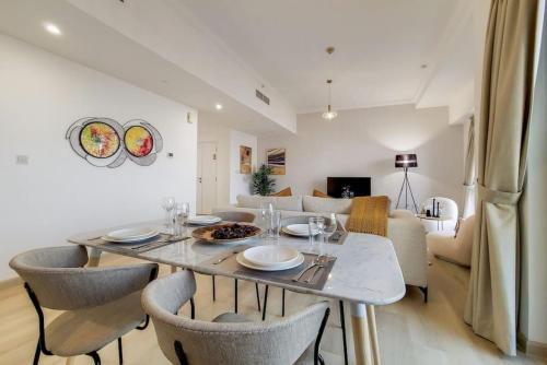 Vacationer Holiday Homes I Lux 2 Bed I Stunning Sea View I Steps to JBR Beach I Sadaf 6, Dubai (photo 5)