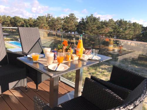 Avella "Sundowner" mit Meerblick, Innenpool und eigener Wallbox in Binz, Deutschland
