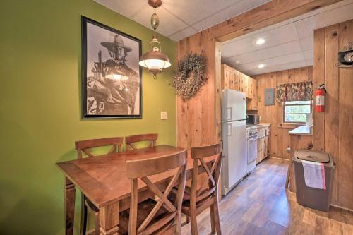 Rustic Clint Eastwood Ranch Apt by Raystown Lake in Huntingdon, USA
