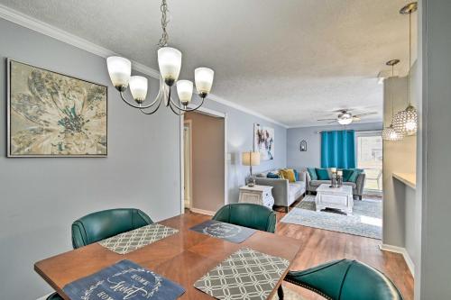 Fayetteville Condo with Fireplace 7 Mi to Dtwn in Fort Bragg, USA