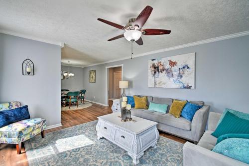 Fayetteville Condo with Fireplace 7 Mi to Dtwn in Fort Bragg, USA