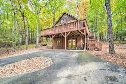 Chic Brevard Cabin - Nature, Trails, and Water! in Brevard, USA