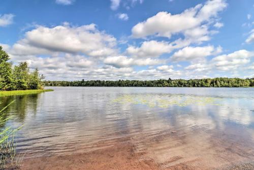 Pocono Summit Getaway with Game Room Walk to Lake! in Pocono Summit, USA