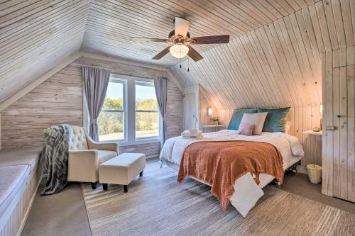 . Unique Loft Cabin: Fire Pit & Fishing Access!