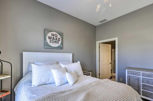 Dtwn Ludington Condo Balcony, Walk To Beach! Dtwn Ludington Condo Balcony, Walk To Beach!