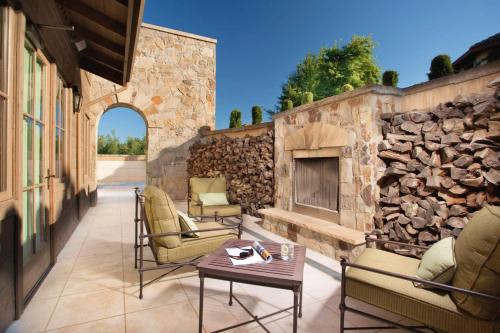 Dotări, The Estate Yountville in Yountville