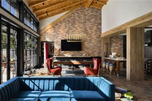 Shared lounge/TV area, The Estate Yountville in Yountville (CA)