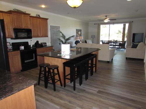 Lower Level Condo B-2 with Dock - Apartment - Hollister